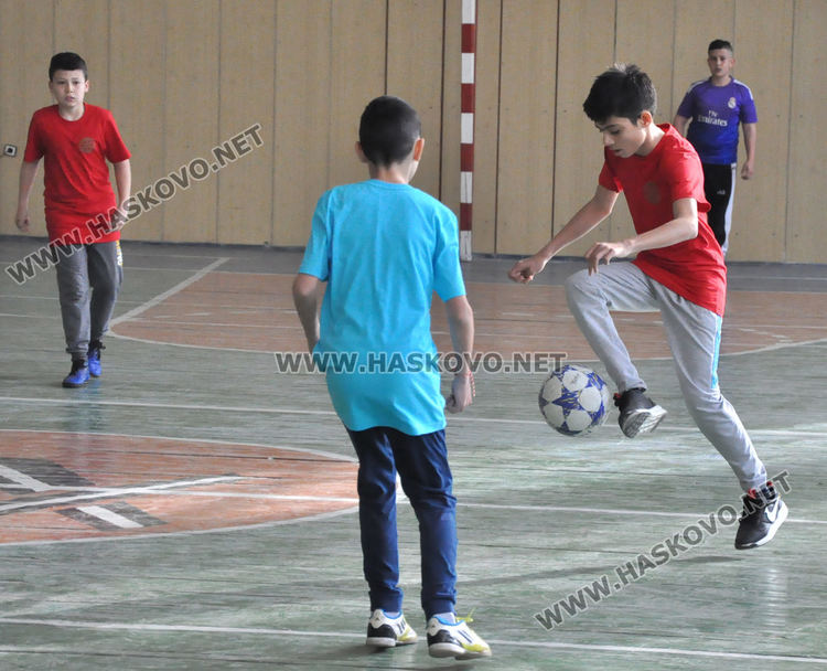 Млади футболисти се включиха в турнир "3-ти март" в Хасково