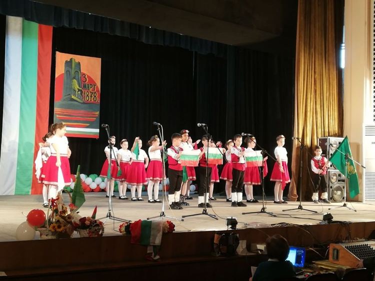 Първомай почете паметта на героите, донесли Свободата