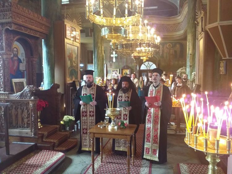 Панихида, цветя и венци, слова и поклон пред паметника на загиналите за Свободата в Смолян