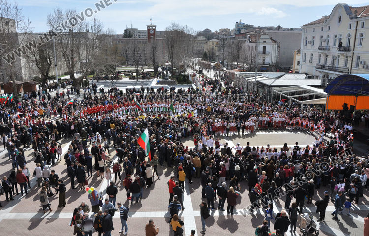 Хасково отбеляза 142 г. от Освобождението на България, изви се голямо хоро