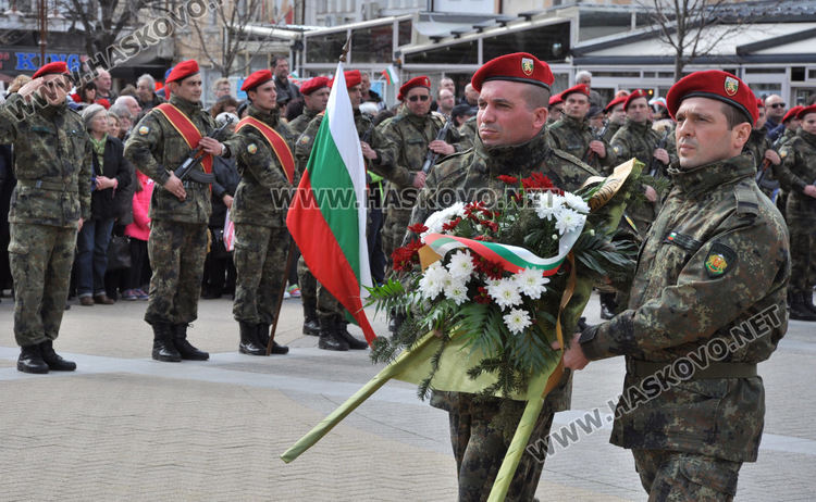 Хасково отбеляза 142 г. от Освобождението на България, изви се голямо хоро