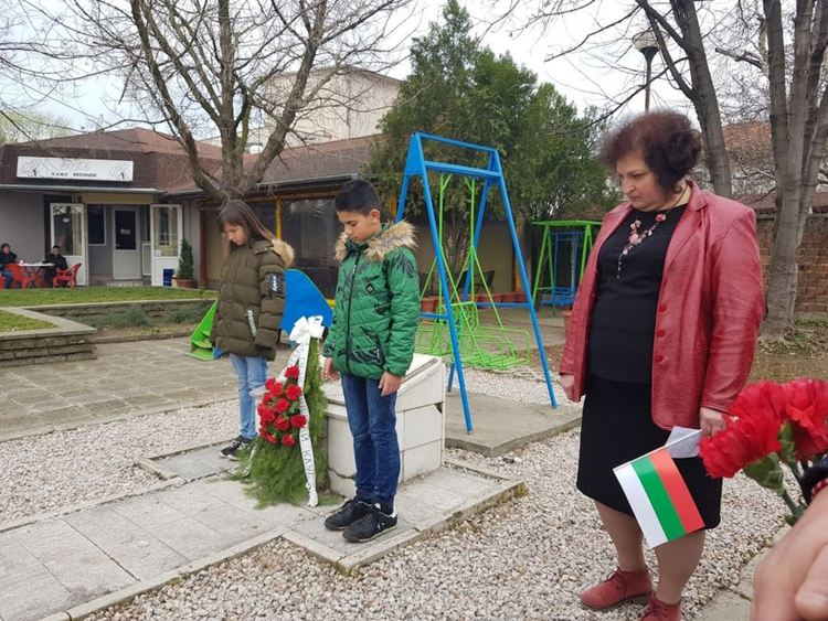 Първомай почете паметта на героите, донесли Свободата