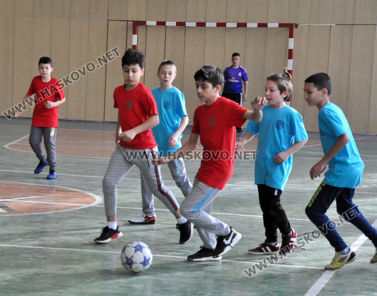 Млади футболисти се включиха в турнир "3-ти март" в Хасково