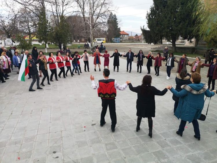 Първомай почете паметта на героите, донесли Свободата