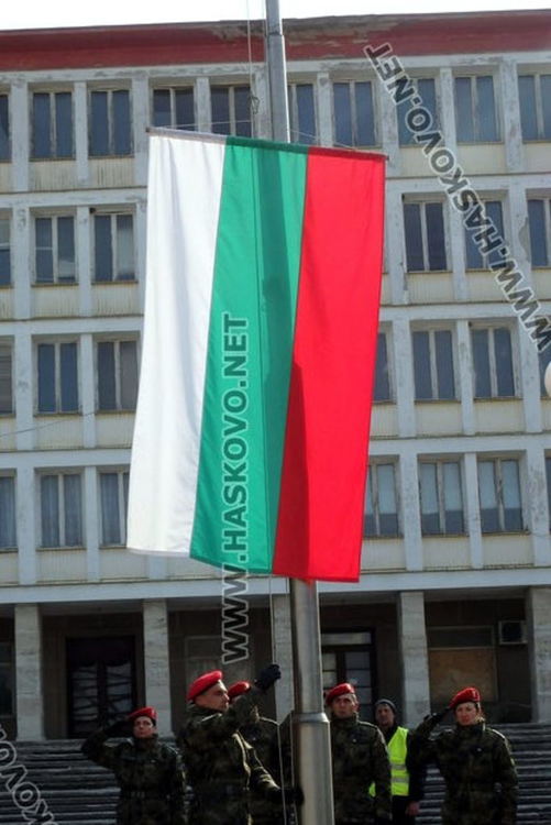 Стотици димитровградчани почетоха паметта на героите, донесли Свободата