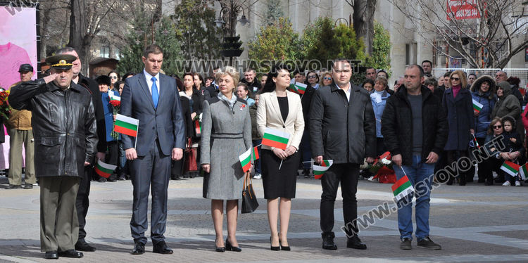 Хасково отбеляза 142 г. от Освобождението на България, изви се голямо хоро