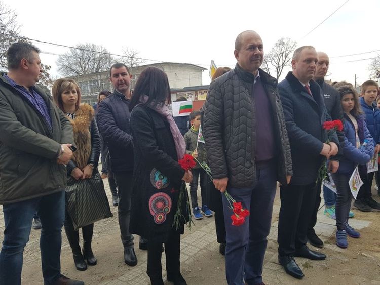 Първомай почете паметта на героите, донесли Свободата