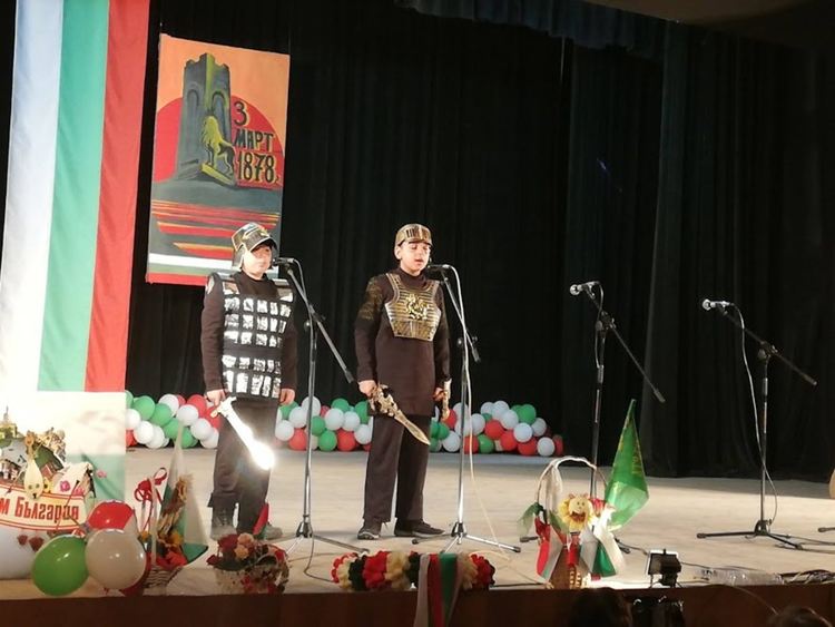 Първомай почете паметта на героите, донесли Свободата