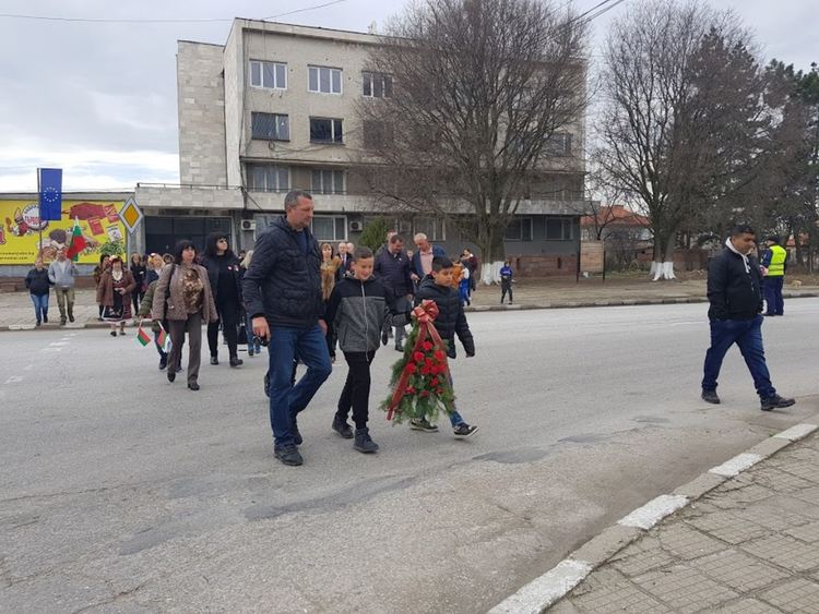 Първомай почете паметта на героите, донесли Свободата