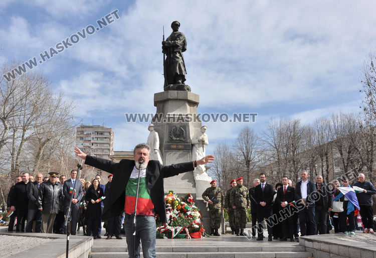 Хасково отбеляза 142 г. от Освобождението на България, изви се голямо хоро