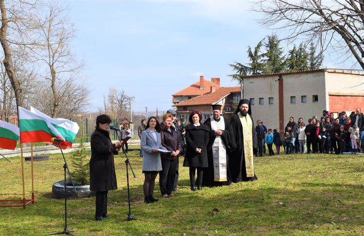 Трицветно българско хоро за 3-ти март в Харманли