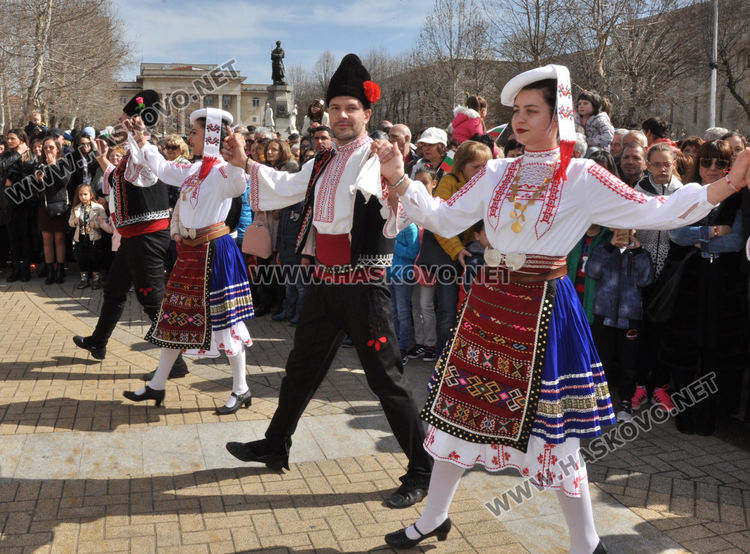 Хасково отбеляза 142 г. от Освобождението на България, изви се голямо хоро