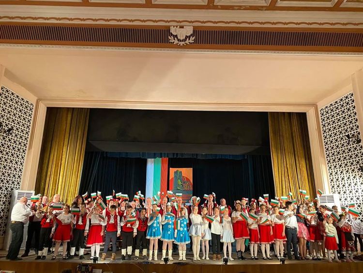 Първомай почете паметта на героите, донесли Свободата