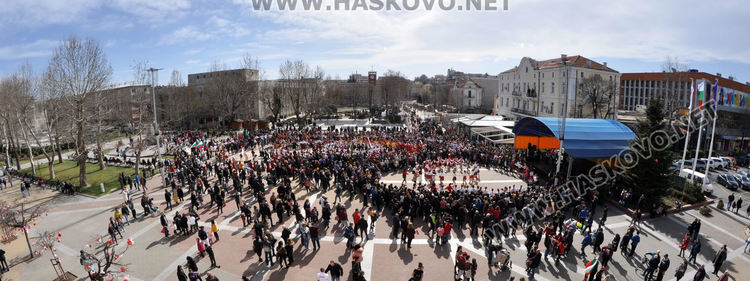 Хасково отбеляза 142 г. от Освобождението на България, изви се голямо хоро