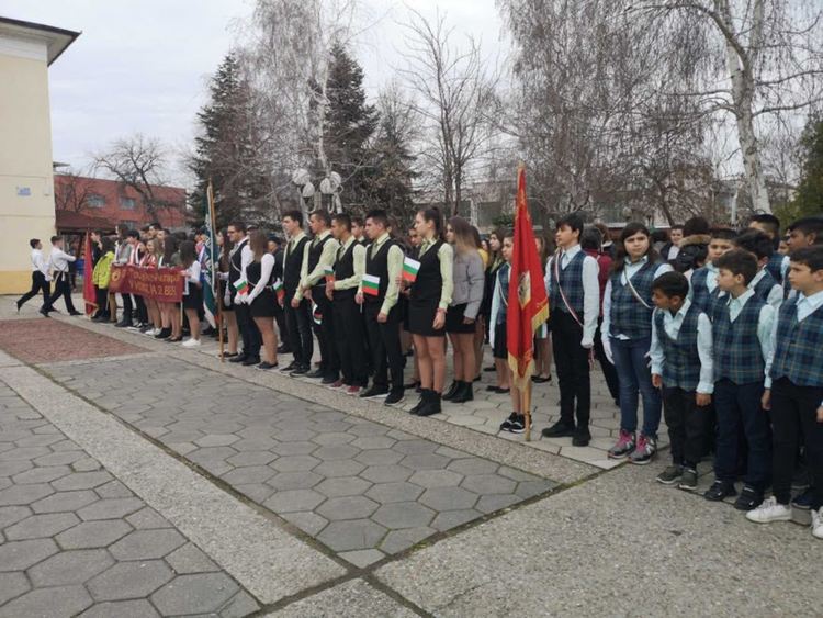 Първомай почете паметта на героите, донесли Свободата