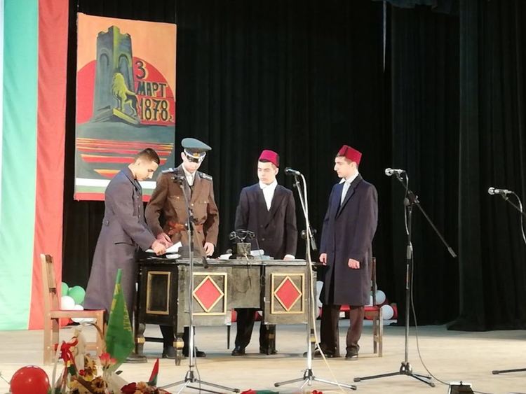 Първомай почете паметта на героите, донесли Свободата