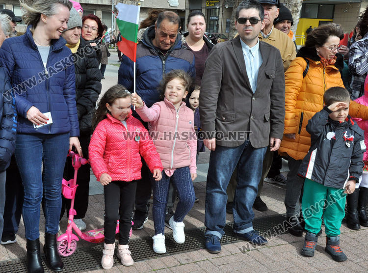 Хасково отбеляза 142 г. от Освобождението на България, изви се голямо хоро