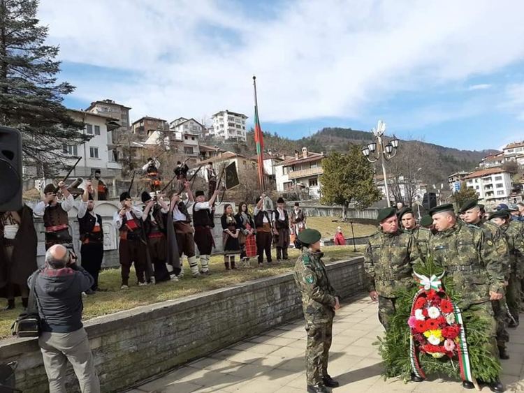 Панихида, цветя и венци, слова и поклон пред паметника на загиналите за Свободата в Смолян