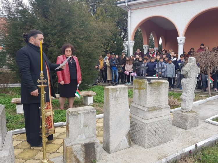 Първомай почете паметта на героите, донесли Свободата