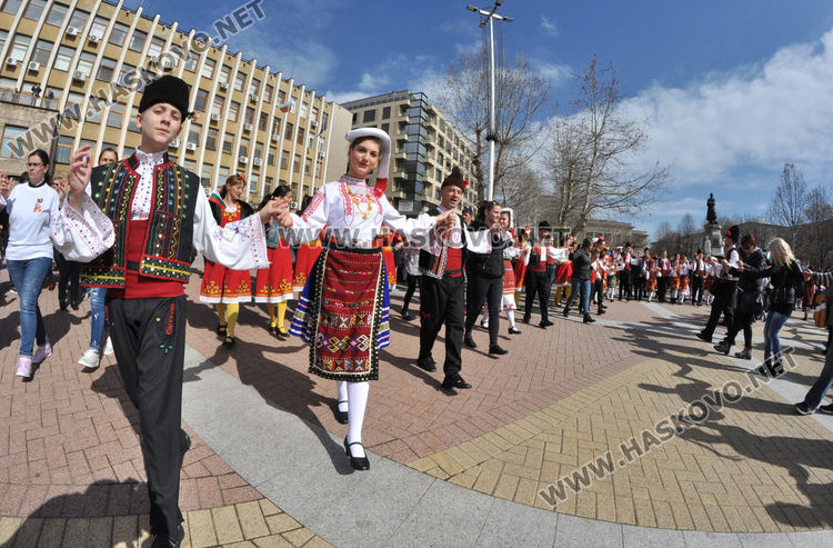 Хасково отбеляза 142 г. от Освобождението на България, изви се голямо хоро