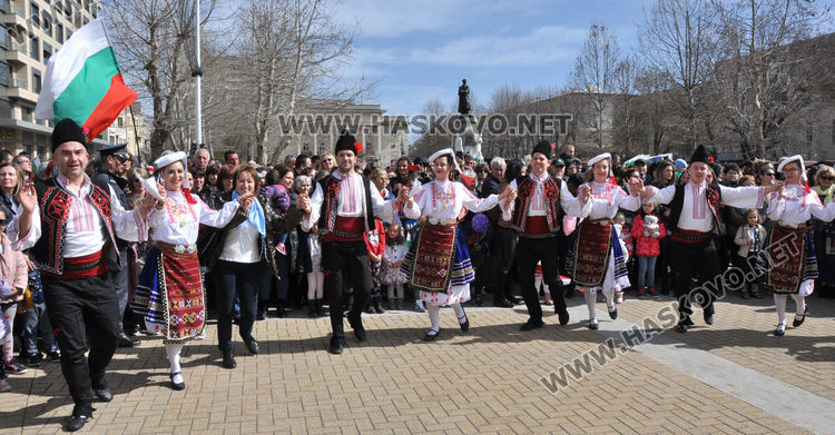 Хасково отбеляза 142 г. от Освобождението на България, изви се голямо хоро
