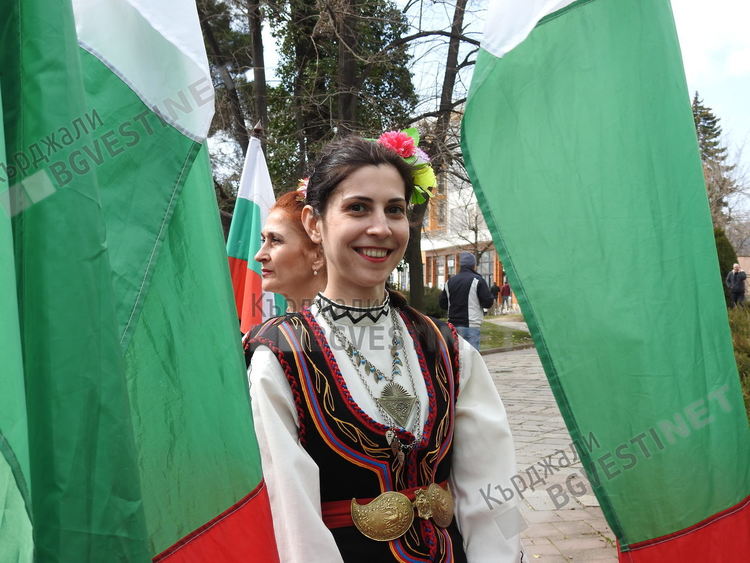 Кметът:Трети март е.Да живее България!