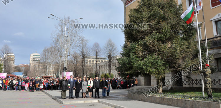 Хасково отбеляза 142 г. от Освобождението на България, изви се голямо хоро