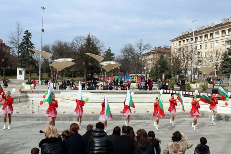 Стотици димитровградчани почетоха паметта на героите, донесли Свободата