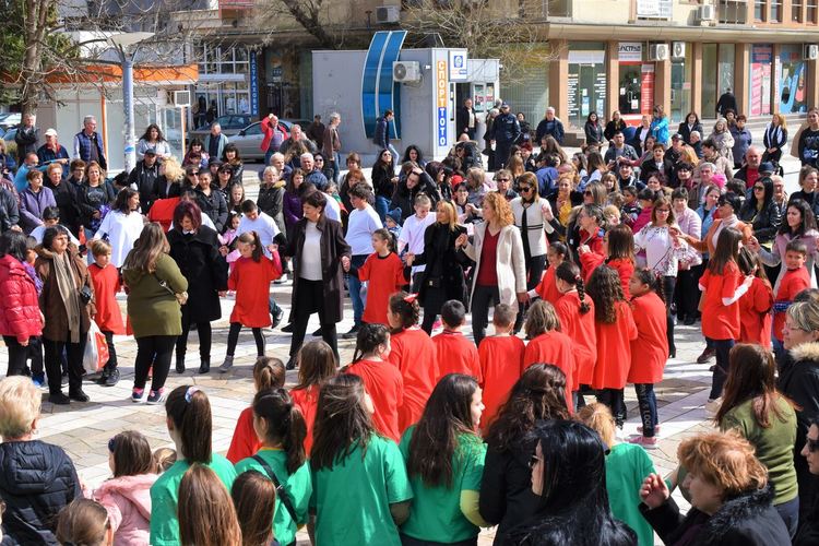 Трицветно българско хоро за 3-ти март в Харманли