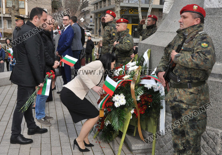 Хасково отбеляза 142 г. от Освобождението на България, изви се голямо хоро