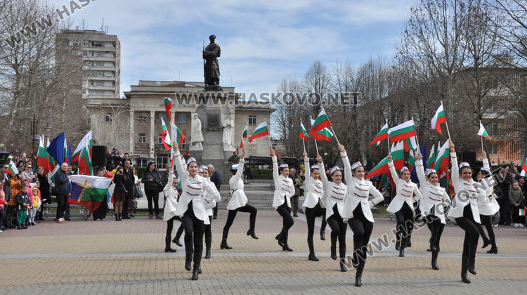 Хасково отбеляза 142 г. от Освобождението на България, изви се голямо хоро