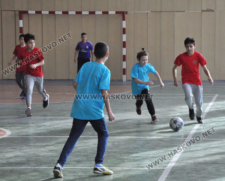 Млади футболисти се включиха в турнир "3-ти март" в Хасково