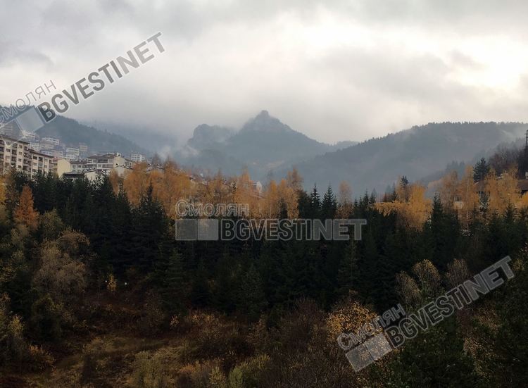 Облачно и дъждовно в сряда, остава топло и без сняг