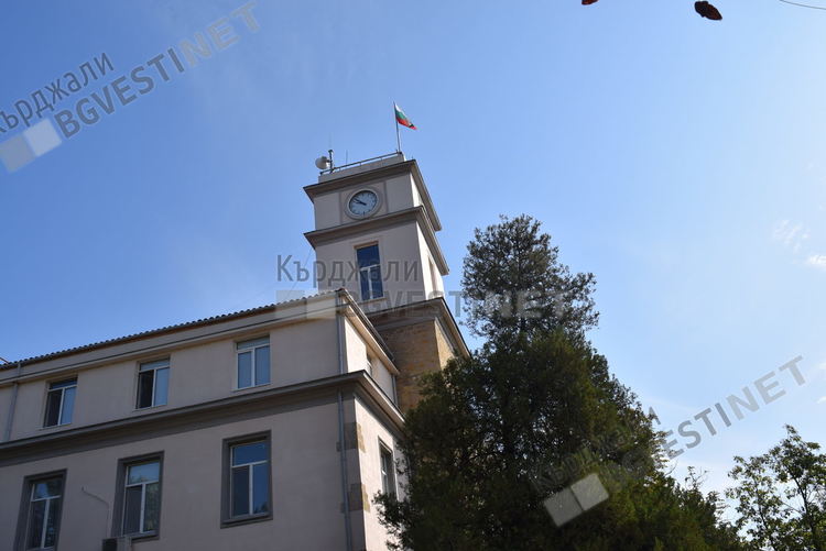 Спипаха пиян до козирката зад волана, друг пък кара незаконно животни