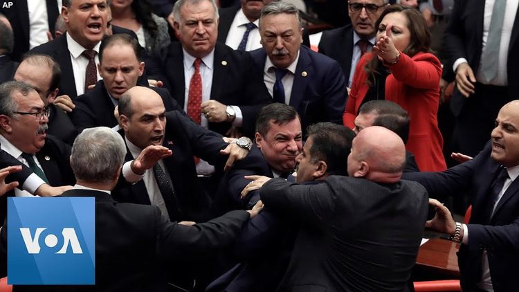 Масов бой в парламента на Турция, докато Ердоган говори с шефа на ЕП (видео)
