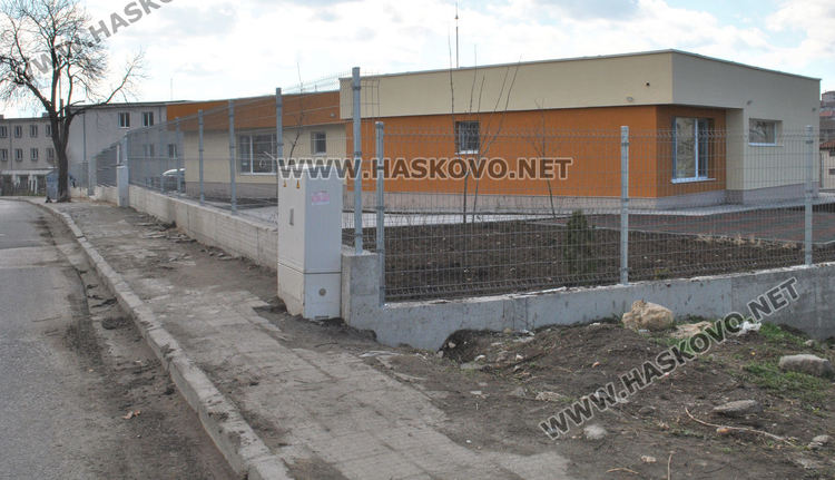 В "Бадема" се жалват от разбити тротоари, общината предвижда ремонти в Хасково