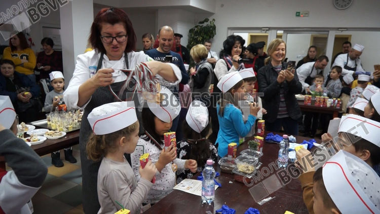 Сладки изкушения за мама твориха малчуганите от три детски градини в Смолян