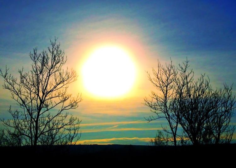 Слънце, облаци и южен вятър в петък