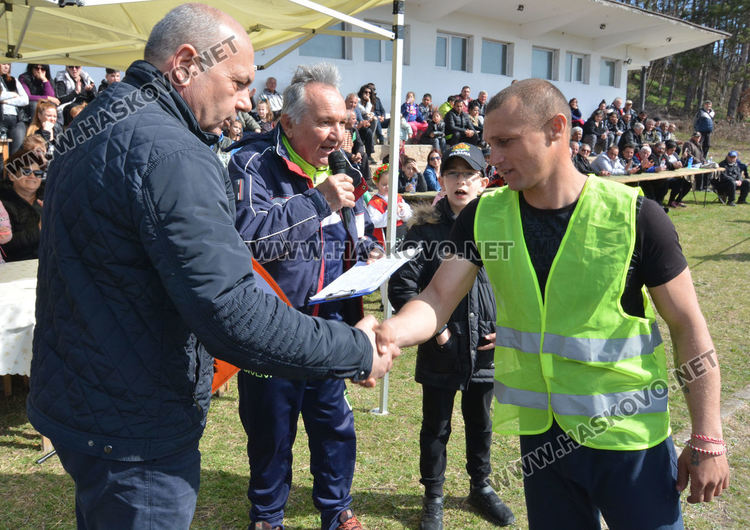 Кушия в Бисер за Тодоровден, Цимент е най-красивият кон