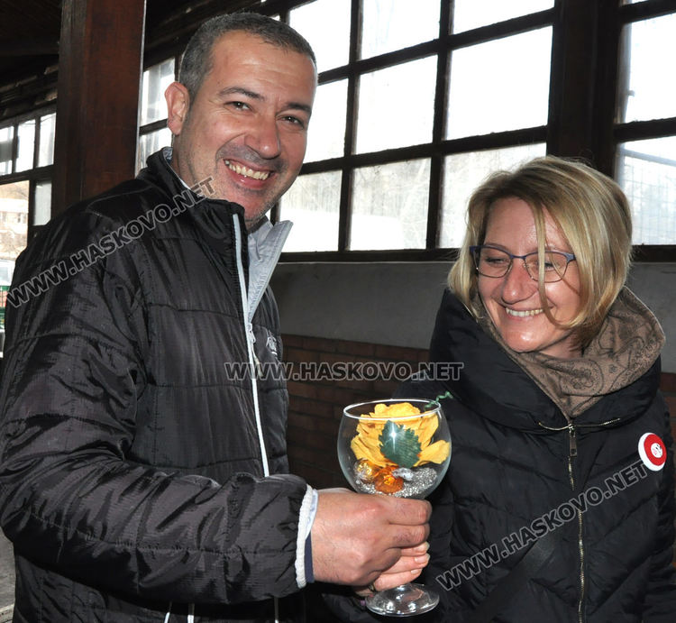 Оживление по пазарите и магазините за цветя на 8-ми март в Хасково