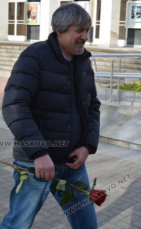 Оживление по пазарите и магазините за цветя на 8-ми март в Хасково