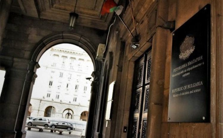 МОН отмени всички училищни събития, екскурзии и обучения за учители