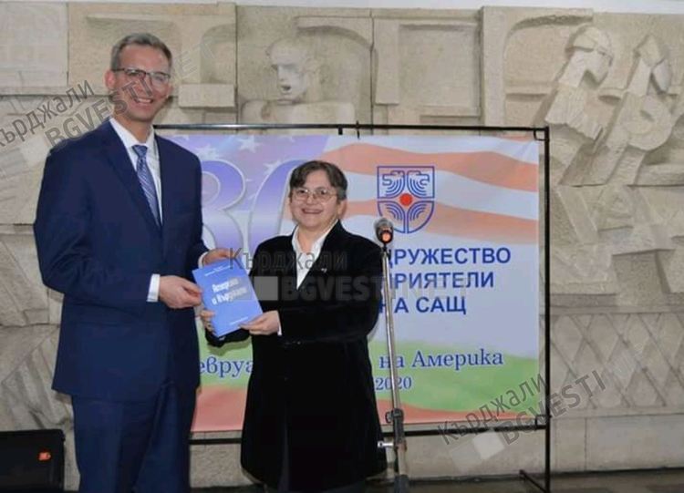 Книга за историята на отношенията между Кърджали и САЩ, тръгна към читателите