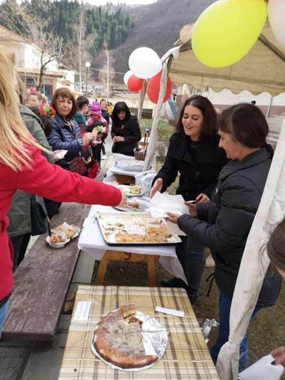 В Смилян готвиха благотворително за бебета Радина и Денислав