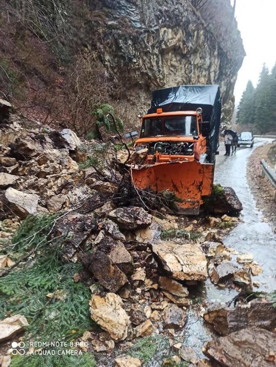 Изпускат контролирано язовир "Цанков камък"