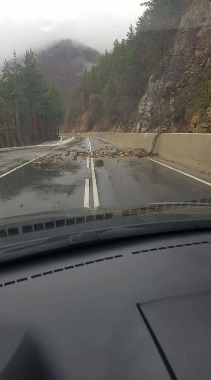 Тръгнаха свлачища.Река Триградска пред преливане.