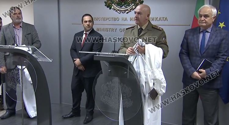 Две български фирми с разработка за защитни костюми срещу инфекции