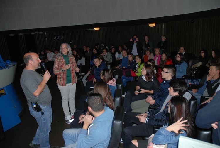 Театърът и планетариумът затварят врати за посетители