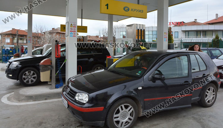 Спад в цените на горивата в Хасково