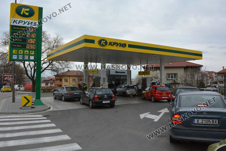 Спад в цените на горивата в Хасково